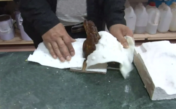 硅橡膠模具分模有什么技巧？