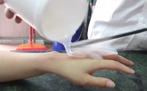 人體硅膠可以直接貼在人體皮膚上嗎？